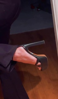 Carol Bresolin feet photo 15