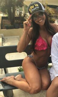 Carol Dias feet photo thumbnail