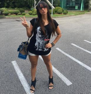 Carol Dias feet photo thumbnail