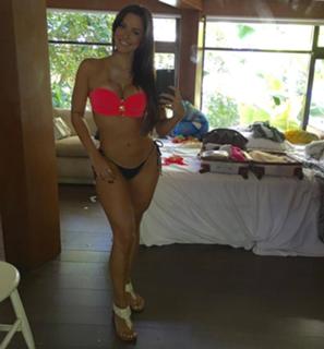 Carol Dias feet photo thumbnail