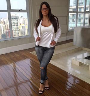 Carol Dias feet photo thumbnail