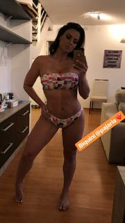 Carol Dias feet photo thumbnail
