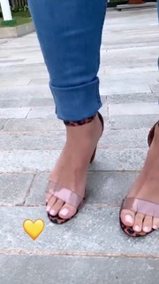 Carol Dias feet photo thumbnail