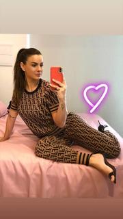 Carol Dias feet photo thumbnail