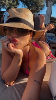 Carol Dias feet photo thumbnail
