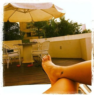 Carol Gattaz feet photo 2