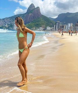 Carol Gattaz feet photo 20
