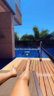 Carol Gattaz feet photo 9