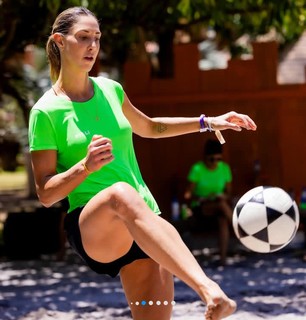 Carol Gattaz feet photo 11