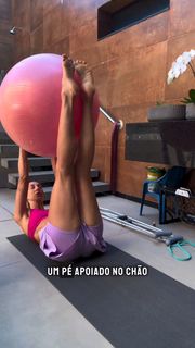 Carol Gattaz feet photo 3