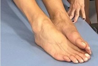 Carol Gattaz feet photo 3