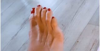 Carol Gattaz feet photo 1