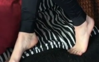 Carol Gonçalves feet photo 17