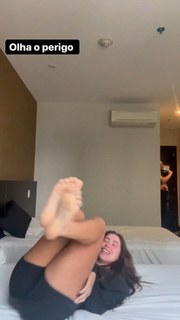 Carol Gonçalves feet photo 2