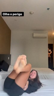 Carol Gonçalves feet photo 1