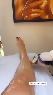 Carol Gonçalves feet photo 5