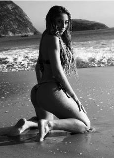 Carol Gonçalves feet photo 4