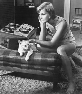 Carol Lynley feet photo 4