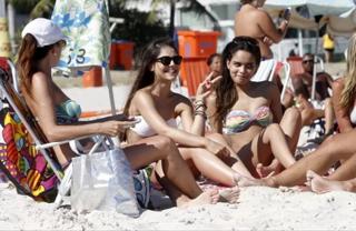 Carol Macedo feet photo 1
