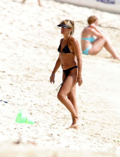 Carol Smillie feet photo 20