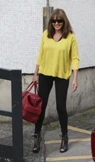 Carol Vorderman feet photo thumbnail