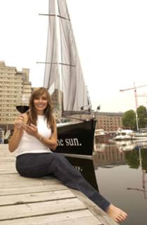 Carol Vorderman feet photo thumbnail