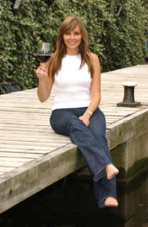 Carol Vorderman feet photo thumbnail