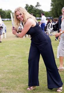 Carol Vorderman feet photo thumbnail