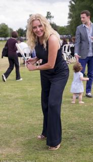 Carol Vorderman feet photo thumbnail
