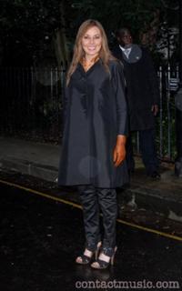 Carol Vorderman feet photo thumbnail