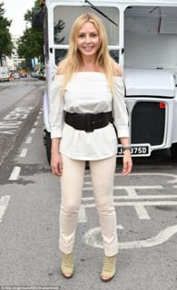 Carol Vorderman feet photo thumbnail