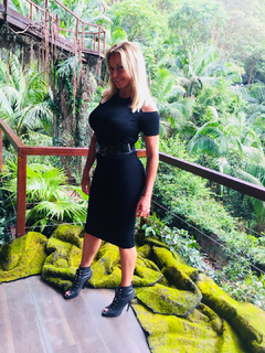 Carol Vorderman feet photo thumbnail