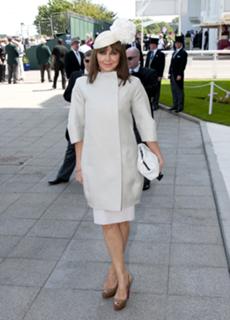 Carol Vorderman feet photo thumbnail