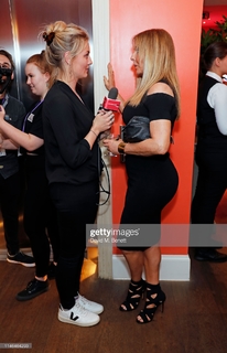 Carol Vorderman feet photo thumbnail