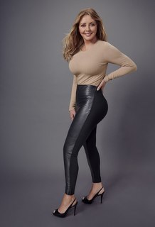 Carol Vorderman feet photo thumbnail