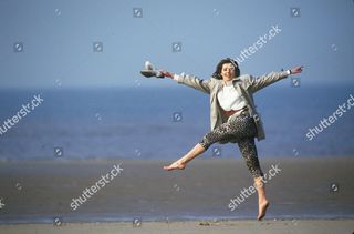 Carol Vorderman feet photo thumbnail