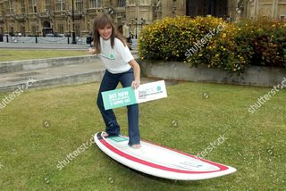 Carol Vorderman feet photo thumbnail