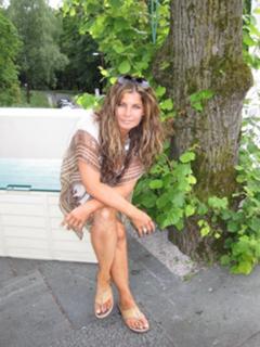 Carola Häggkvist feet photo 5