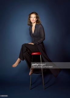 Carole Bouquet feet photo thumbnail