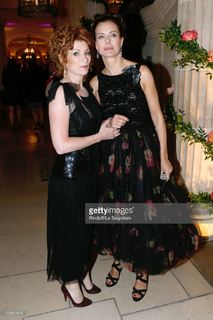 Carole Bouquet feet photo thumbnail