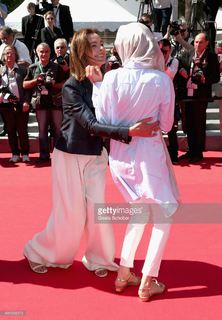 Carole Bouquet feet photo thumbnail