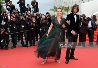 Carole Bouquet feet photo thumbnail