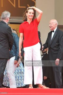 Carole Bouquet feet photo thumbnail
