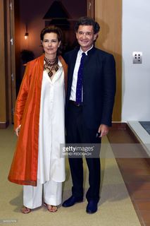 Carole Bouquet feet photo thumbnail