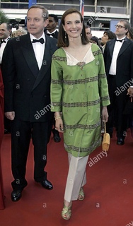 Carole Bouquet feet photo thumbnail