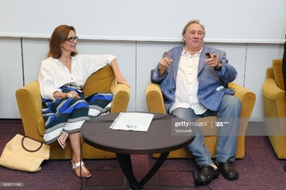 Carole Bouquet feet photo thumbnail