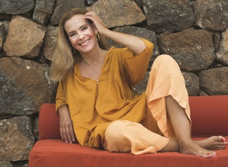 Carole Bouquet feet photo thumbnail