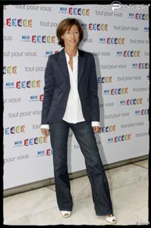 Carole Gaessler feet photo 3