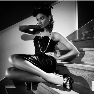 Carole Quintaine feet photo 1