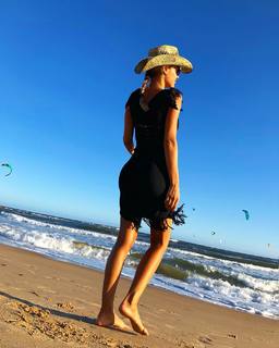 Carolina Ardohain feet photo thumbnail